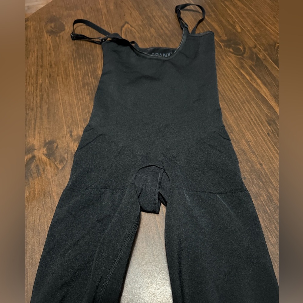 SPANX NEW  Black body sculpting one piece